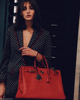 Sac Hermes Birkin 40 Autruche Rouge Vif avec Finitions Dorées - 1993, Cercle W